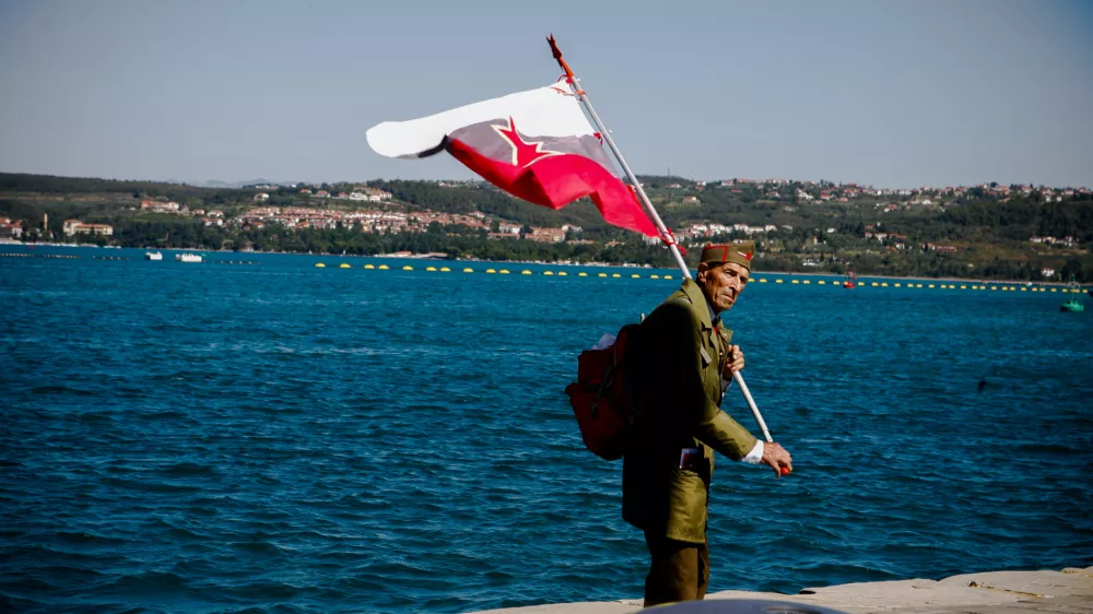 ilustrativna fotografija, partizan, prapor&scaron;čak, rdeča zvezda- 65. obletnica vrnitve Primorske k matični domovini - Koper 2012, praznik vseh Primork in Primorcev - Primorska zavedno//FOTO: Bojan Velikonja