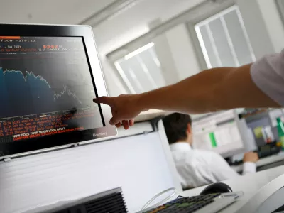 Borzno posredni&scaron;ka hi&scaron;a Ilirika. Spremljanje dogajanj na svetovniih borzah//Foto: Bojan Velikonja