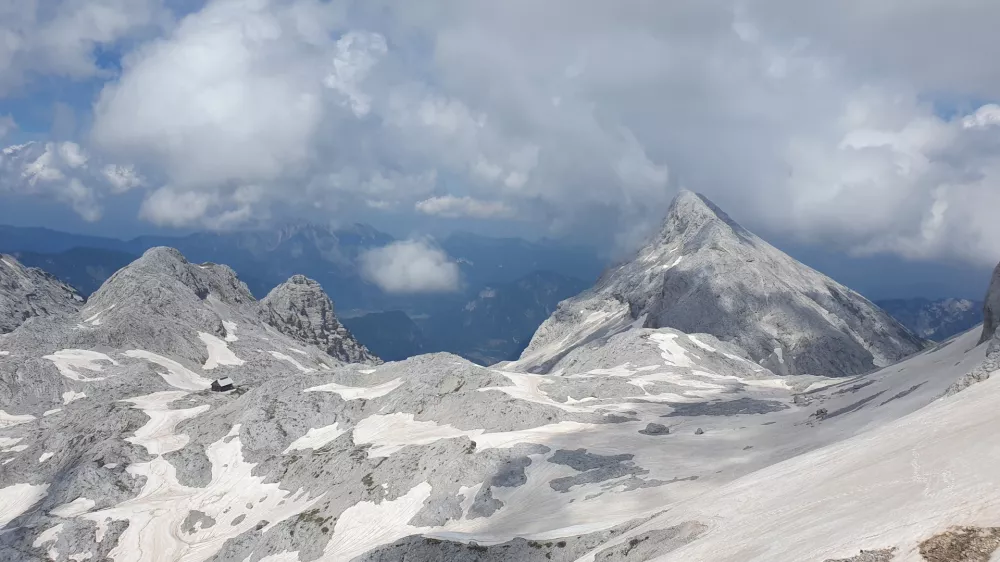 Re&scaron;evanje v gorah s policijskim helikopterjem