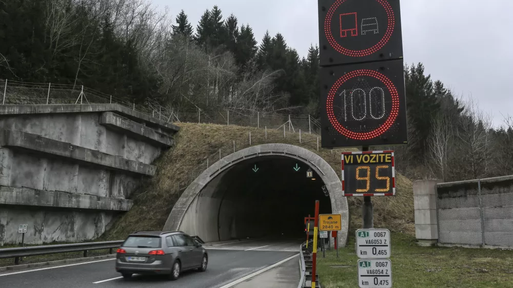 - 16.03.2016 -DARS - &scaron;tajerska avtocesta - predor Trojane, merjenje hitrosti - radar    //FOTO: Jaka Gasar