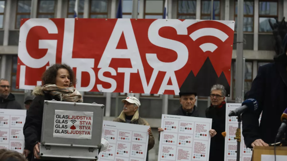 - 14.02.2022 &ndash; Inciativa Glas ljudstva - novinarska konferenca ob prevzemu odzivov na zahteve iniciative Glas ljudstva, posredovanih 19. januarja političnim strankam, ki bodo kandidirale na prihajajočih državnozborskih volitvah; . //FOTO: Luka Cjuha