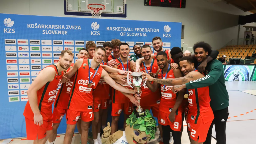 Ko&scaron;arkarji Cedevite Olimpije so trinajstič v zgodovini kluba osvojili slovenski superpokal. Foto: Bojan Velikonja