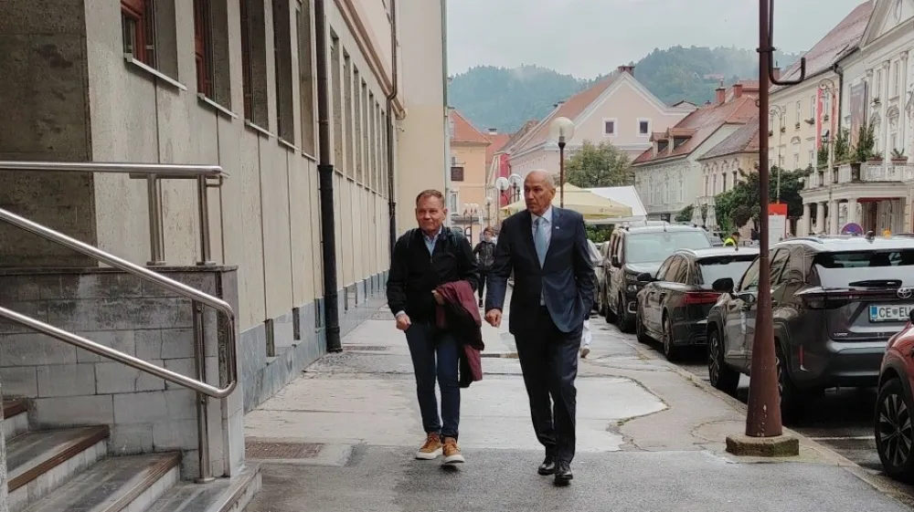 Franci Matoz in Janez Jan&scaron;a ob prihodu na celjsko sodi&scaron;če, kjer Jan&scaron;i sodijo v zadevi Trenta. Foto:&nbsp; Mojca Marot