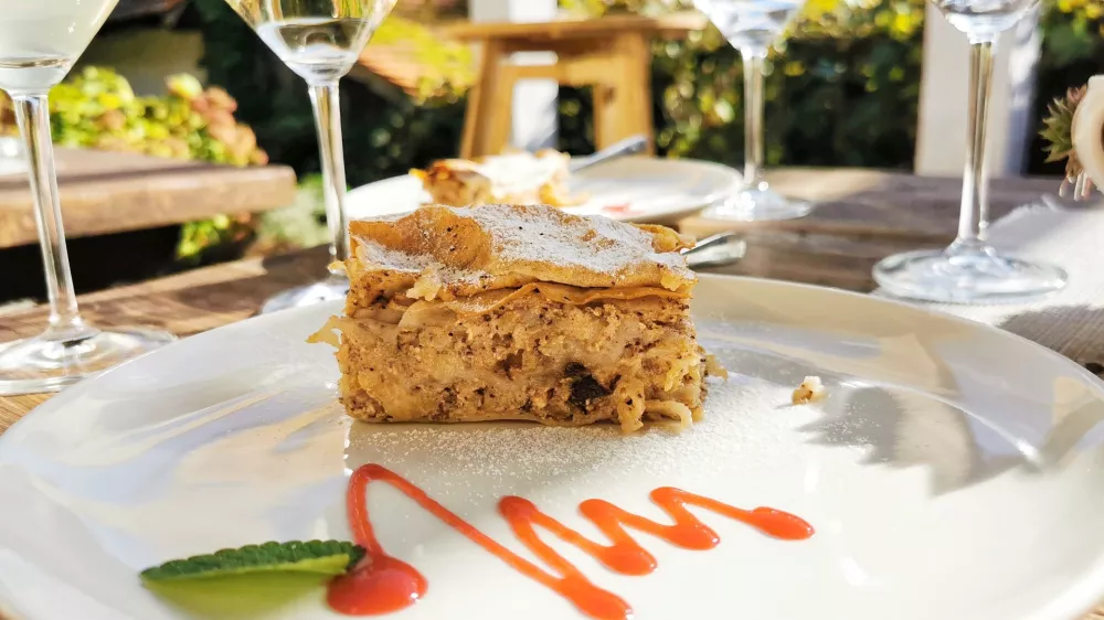 Predelana domača gibanica / Foto: Miha First