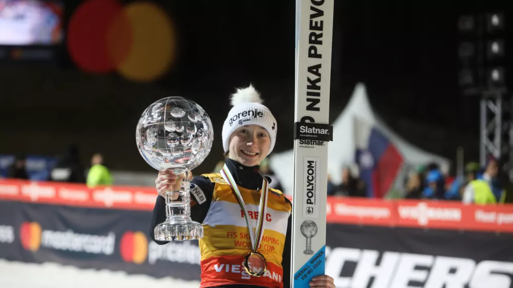 - Nika Prevc. - 21.03.2024. Finale Svetovnega pokala v smučarskih skokih za ženske v Planici. Foto: Bojan Velikonja / Foto: 