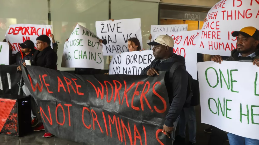 - migranti- 26.09.2024. - Novinarska konferenca Ambasade Rog ne temo deportacij migrantov iz Slovemije, tudi tistih, ki že delajo tukaj.//FOTO: Bojan Velikonja