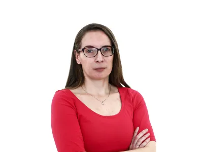 Vanja BrkićZA ONLINE - Redakcija Dnevnik 2024 - portreti za komentarje in kolumne - kolumnisti - komentatorji &ndash; novinarji - portret //FOTO: Luka Cjuha