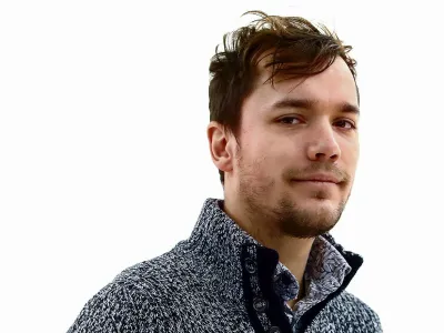 Urban Su&scaron;nik- Redakcija Dnevnik 2024 - portreti za komentarje in kolumne - kolumnisti - komentatorji &ndash; novinarji - portret //FOTO: Luka Cjuha