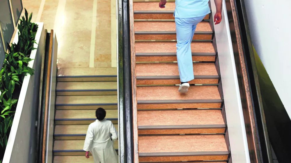 - ilustrativna fotografijaUnivezitetni klinični center (UKC), zdravniki, zdravnice, zdravstvo, pacient, medicinska sestra  //FOTO: Luka Cjuha