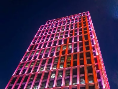 Zamude plačil ustvarjajo učinek domin, ki vodi v &scaron;e več plačil po datumu zapadlosti &ndash; in tako se slab&scaron;a splo&scaron;na plačila disciplina. V Evropi 70 odstotkov podjetij pravi, da bi pravočasno plačilo njihovih strank omogočilo tudi njim, da pravočasno poravnajo svoje obveznosti do dobaviteljev, poroča Evropska komisija. Zato pri Dun & Bradstreet priporočajo uporabo D&B Finance Analytics &ndash; celovite platforme, ki deluje na podlagi umetne inteligence in D&B podatkovnega oblaka, ki vsebuje vpoglede o več kot 550 milijonov subjektov po vsem svetu in podatke iz več kot 10 tisoč virov. F D & B