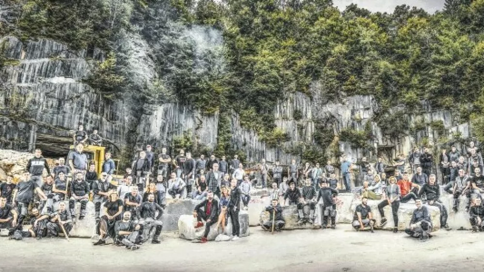 Za vrhunske celostne storitve, ki jih ponuja Marmor Hotavlje, skrbi ekipa več kot 150 zaposlenih različnih profilov. 