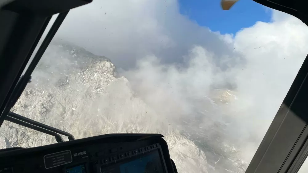 Re&scaron;evanje dveh pohodnikov s Triglava.