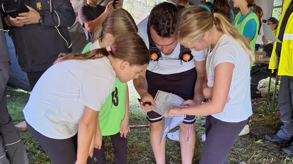 Ogled karte na startu / Foto: Gasilska Zveza Slovenije