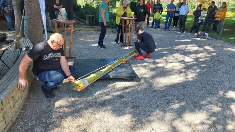 Merjenje najdalj&scaron;e buče. F Maja Horvat