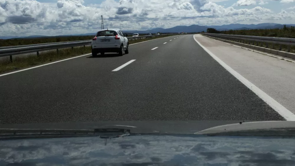 - 12.9 - 28.9.2014 - Simbolične fotografije - potovanje - Balkan, avtocesta, oblaki, prevoz, Hrva&scaron;ka  //FOTO: Jaka Gasar