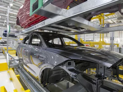 - 10.7.2019 - Slovesnost ob začetku proizvodnje v tovarni Magna Steyr v občini Hoče-SlivnicaFoto: Matjaž Ru&scaron;t