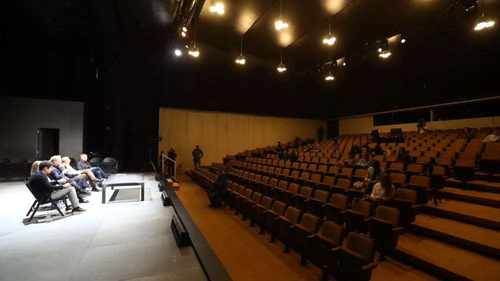 Dvorana Velikega odra v začasni Drami, kjer so v kompleksu na Litostrojski tudi Mala Drama in dva vadbena odra gledali&scaron;ča.&nbsp;Foto: Luka Cjuha