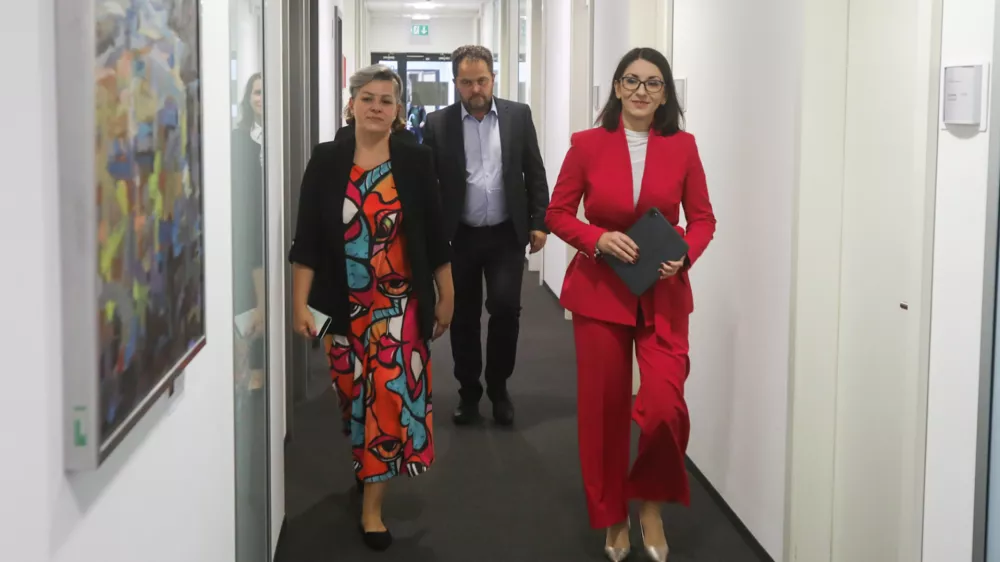 26.09.2024. Tiskovna konferenca Emilije Stojmenov Duh na kateri je oznanila svoj odstop zaradi afere Modre luči. Foto: Bojan Velikonja