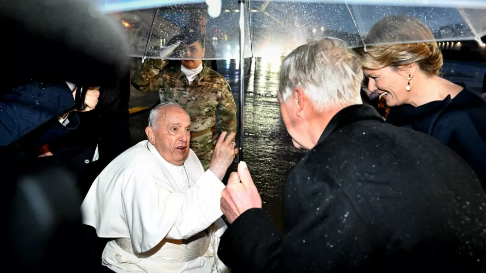 Pope Francis is welcomed by Belgian King Philippe and Queen Mathilde as he arrives at Melsbroek Military Air Base for a four-day apostolic journey, in Steenokkerzeel, Belgium, September 26, 2024. Vatican Media/&shy;Handout via REUTERS  ATTENTION EDITORS - THIS IMAGE WAS PROVIDED BY A THIRD PARTY.