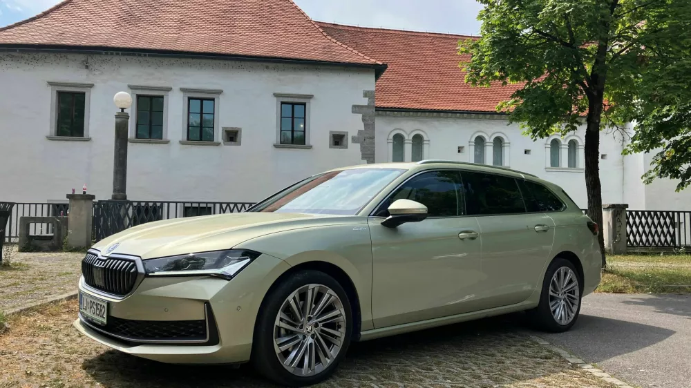 Superb navdu&scaron;i s prostornostjo, serijsko opremljenostjo in posledično vonjem po prestižu. Foto:&nbsp;Matej &Scaron;takul