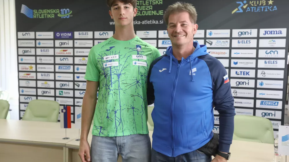 Tomo Ter&scaron;ek in Oče trener30.9.2024 - na sedežu Atletske zveze Slovenije (Letali&scaron;ka 33c, Ljubljana) začne sprejem mladinskih atletskih reprezentanc na čelu s svetovnim prvakom Tomom Ter&scaron;kom. FOTO: LUKA CJUHA
