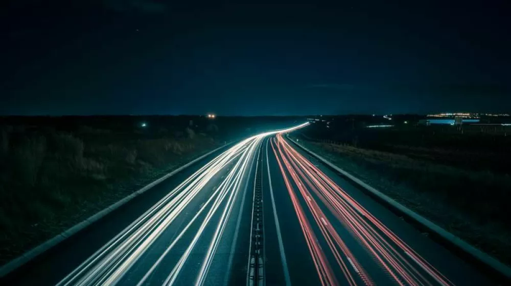 Za podjetja, ki izvajajo KYC in KYB postopke, je &scaron;e posebej pomembno, da poskrbijo za skladnost s predpisi, učinkovito zbirajo in preverjajo podatke o podjetjih v svojem portfelju ter se za&scaron;čitijo pred tveganji. D&B ponuja brezplačni preizkus D&B Risk Analytics Compliance Intelligence, globalne re&scaron;itve, namenjene uvozno-izvozno naravnanim podjetjem, ki želijo poznati tveganje svoje dobavne verige in izvajajo proces KYC/KYB. S tem lahko uporabnik pridobi vse podatke o poslovnem subjektu &ndash; to so podatki za preverjanje identitete, finančni podatki, podatki o skladnosti poslovanja, podatki o ESG in drugo. F D & B