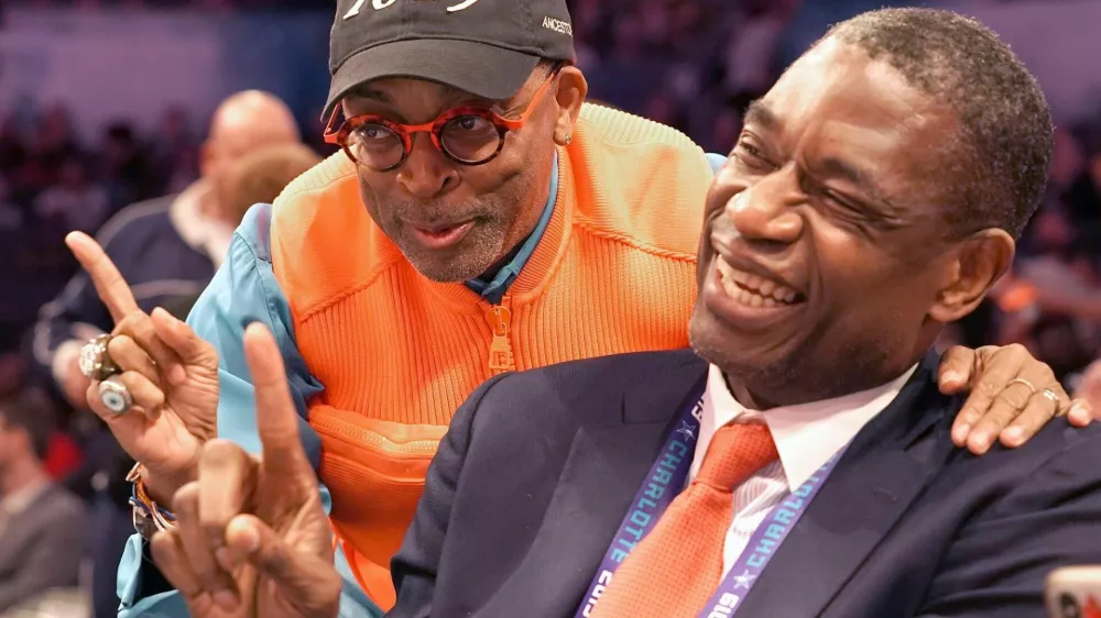 Legenda lige NBA Dikembe Mutombo je bil znan tudi kot velik humanitarec. Imel je veliko prijateljev, med njimi je bil tudi režiser Spike Lee. Foto:&nbsp;Reuters
