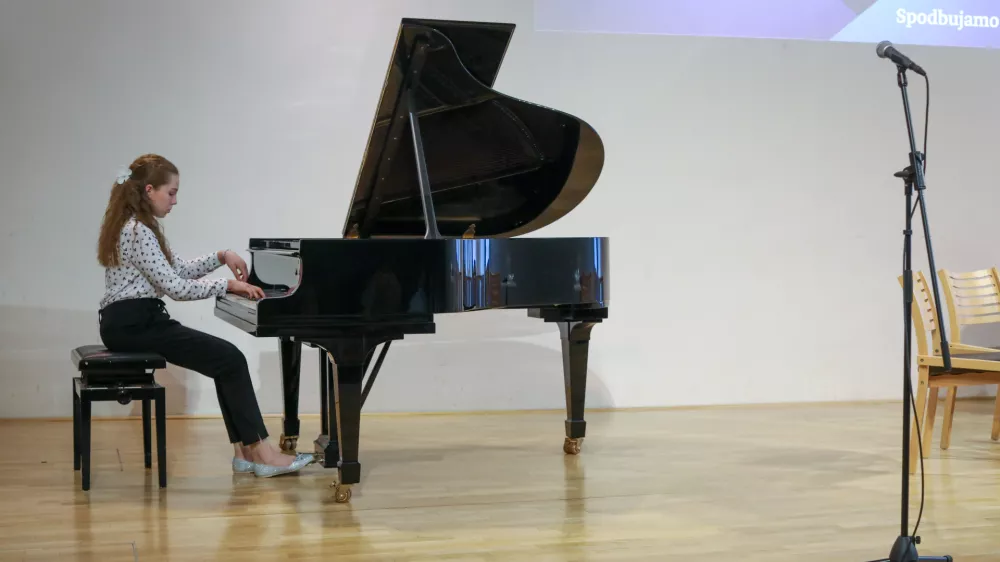 Klara Erlah, klavir, 6. Razred1.10.2024 - 24. Slovenska GAZELA 2024 &ndash; regijski izbor najbolj&scaron;ih najhitreje rastočih podjetij &ndash; razglasitev Gazele Gorenjske regije.  FOTO: Luka Cjuha