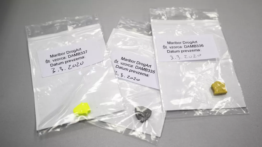 Analize psihoaktivnih snovi izvajajo v Nacionalnem laboratoriju za zdravje, okolje in hrano (NLZOH) z ustrezno instrumentalno opremo. Foto: Matjaž Ru&scaron;t