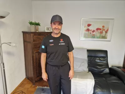 Horst H&uuml;ttel: Moje delo je, da sem povezan z ekipo, zato se vme&scaron;am. Sem pa vedno na svoji strani in ne na strani trenerja ali tekmovalca. Foto:&nbsp; Urban Su&scaron;nik