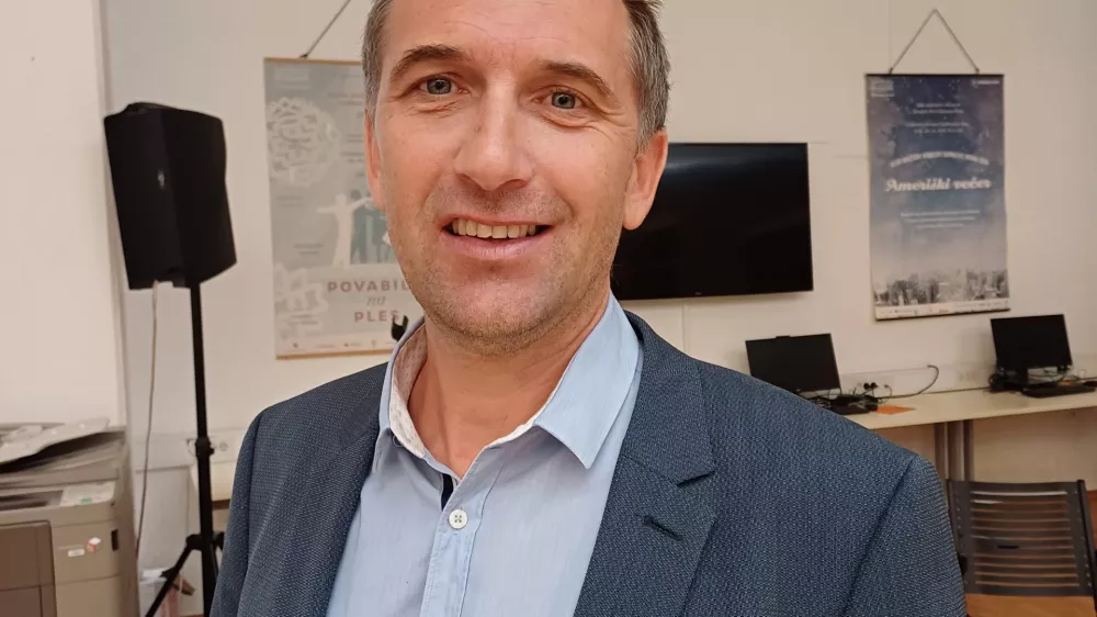 Mag. Aljo&scaron;a Brlogar, ravnatelj Gimnazije Kranj:&nbsp;&raquo;Dosegati izjemne &scaron;portne rezultate in hkrati opravljati &scaron;olske obveznosti ni preprosto. Tudi zato me veseli, da so na na&scaron;i gimnaziji dijaki &scaron;portniki, ki se pona&scaron;ajo celo s prav dobrim in tudi odličnim uspehom v spričevalu.&laquo;