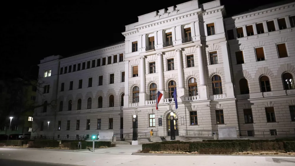 - simbolična fotografija &ndash; protest sodnikov- 22.02.2024 &ndash; Vrhovno sodi&scaron;če RS, Tavčarjeva ulica 9, stavba//FOTO: Tomaž Skale