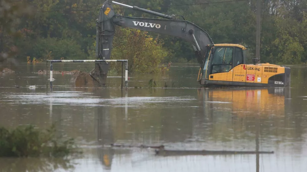 04.10.2024., Karlovac - Zbog visokog vodostaja rijeke Kupe koji je u 9 sati bio na 768 cm proglasene su izvanredne mjere od poplava. Photo: Kristina Stedul Fabac/PIXSELL