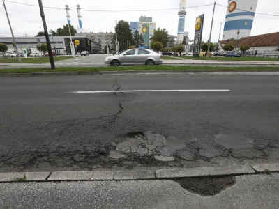 07.10.2024 - Zalo&scaron;ka cesta v slabem stanju - luknje na cesti - FOTO: Luka Cjuha
