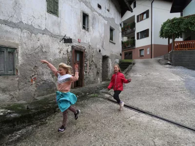 Ba&scaron;ka grapa, Grahovo ob Bači, Koritnica, tematska pot Na svoji zemlji, lokacije snemanja filma Na svoji zemlji leta 1947 in 1948 / Foto: Nata&scaron;a Bucik Ozebek