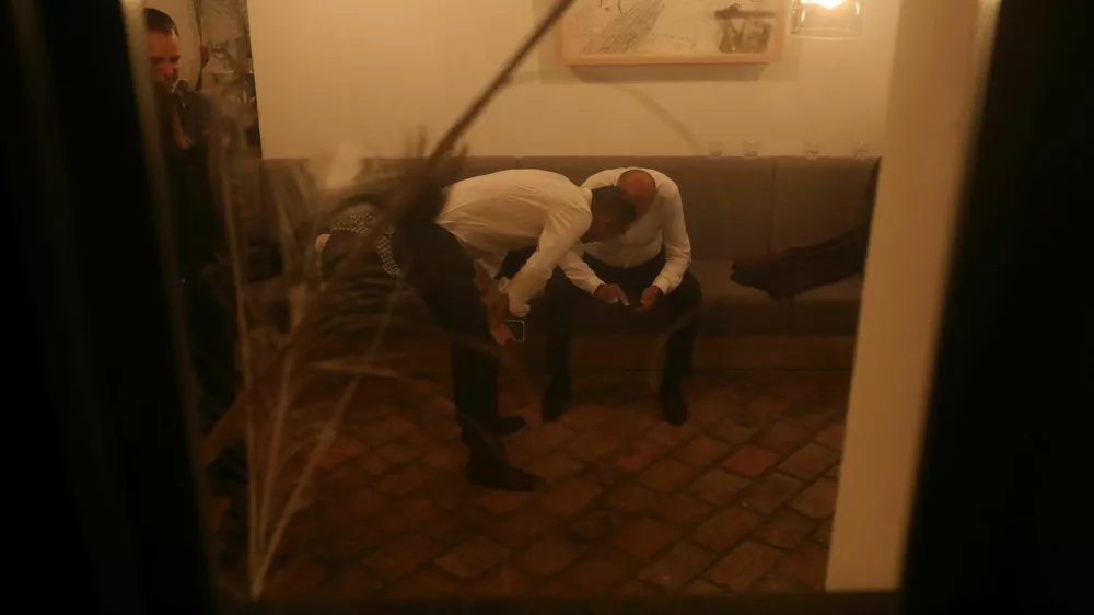 Logar in Jan&scaron;a na volilni večer