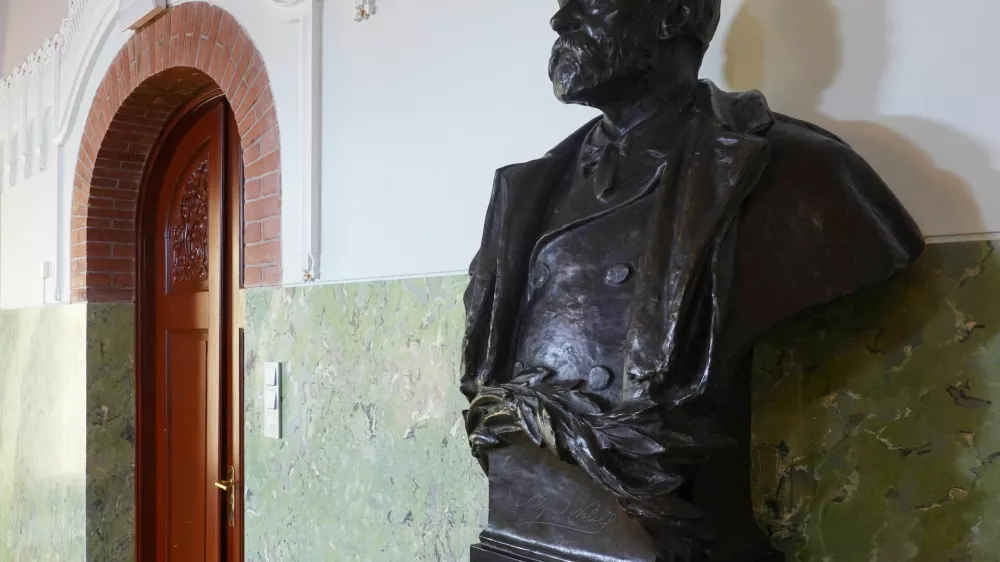 A view of a bust of Alfred Nobel inside the Norwegian Nobel Institute, where the laureate of the Nobel Peace Prize is announced, in Oslo, Norway, October 11, 2024. REUTERS/ Tom Little