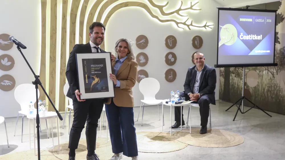 ROTO INOX direktor Blaž Pav&scaron;ič in sestra Matejka10.10.2024 - 24. Slovenska GAZELA 2024 &ndash; Sežana - regijski izbor najbolj&scaron;ih najhitreje rastočih podjetij &ndash; razglasitev Primorsko notranjske regije. Primorsko notranjska gazela  FOTO: Luka Cjuha