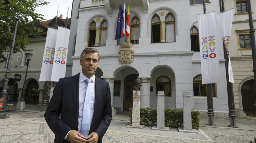 Gregor Macedoni, župan Mestne občine Novo mesto- 18.09.2023 &ndash; Novo mesto - reportaža iz mestnih sredi&scaron;č, obnovljenih z EU sredstvi. //FOTO: Luka Cjuha
