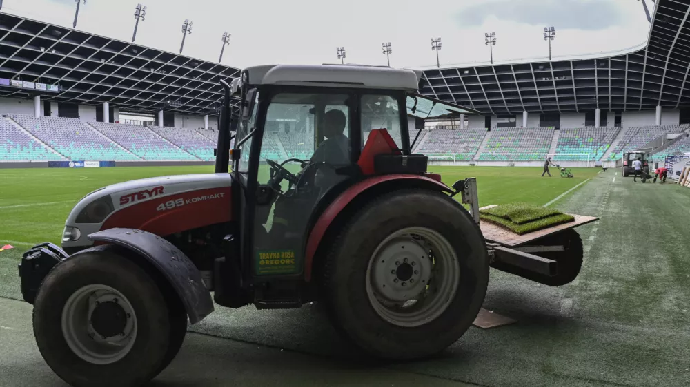 10.10. 2024 - Stadion Stožice - ponovna sanacije trave Foto: Nik Erik Neubauer
