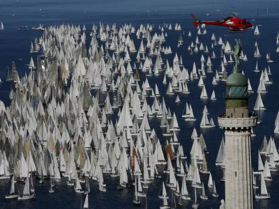 - 41. Barcolana 2009 - množična jadralska regata, jadranje, Trža&scaron;ki zaliv///FOTO: Tomaž SkaleOPOMBA: ZA OBJAVO V ČASOPISU DNEVNIK