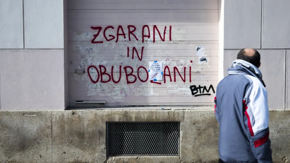 - 15.2.2024 - Recesija - grafit - rev&scaron;čina- simbolična fotografija. // FOTO: Nik Erik Neubauer