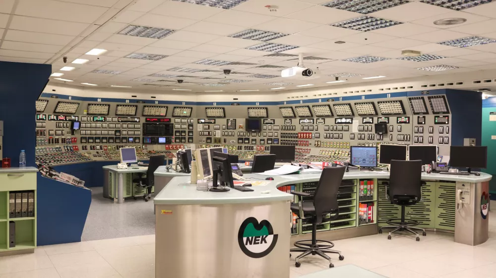 - simulacijska komandna soba - - Energetika, elektrika, samoskrba,&mdash; 19.04.2023 &ndash; Nuklearna elektrarna Kr&scaron;ko (NEK), edina slovenska jedrska elektrarna, ki deluje od leta 1983 //FOTO: Bojan Velikonja