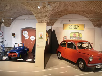 Razstavo, ki povezuje tehni&scaron;ko in znanstveno dedi&scaron;čino s slovensko otro&scaron;ko in mladinsko literaturo, so v TMS odprli v luči udeležbe Slovenije kot častne gostje na sejmu mladinske in otro&scaron;ke literature v Bologni. Foto: Nik Erik Neubauer