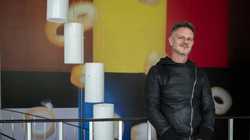 Tibor Mihelič Syed je na čelo Kina &Scaron;i&scaron;ka stopil v začetku avgusta, dober mesec pred praznovanjem 15. obletnice mestne glasbeno-kulturne hi&scaron;e. Foto: Nik Erik Neubauer