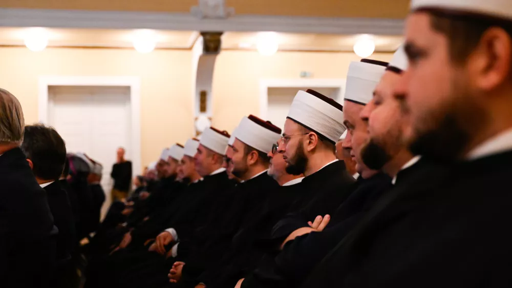 Me&scaron;ihat Islamske skupnosti v Sloveniji, ki je najvi&scaron;ji verski in administrativni organ skupnosti, je bil ustanovljen decembra 1994.&nbsp; Foto: Nik Erik Neubauer