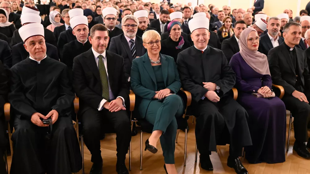 &raquo;Muslimani niste le člani verske skupnosti, ampak tudi pomembni ustvarjalci medkulturnega dialoga ter soustvarjalci odprte in vključujoče družbe z odgovornostjo do skupne prihodnosti,&laquo;&nbsp;je dejala Pirc Musar.&nbsp; Foto: Nik Erik Neubauer