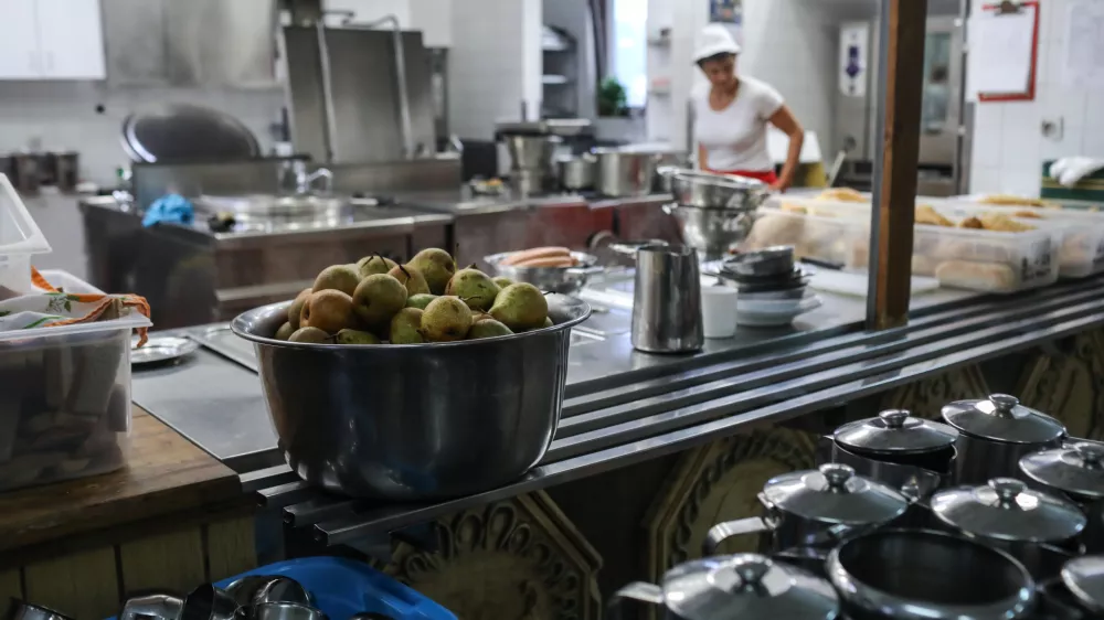 - jedilnica - &scaron;olska prehrana - - 09.10.2018 &ndash; Osnovna &scaron;ola O&Scaron; Stopiče v Občini Novo mesto //FOTO: Jaka Gasar