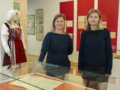 Ur&scaron;a &Scaron;ivic in Anja Serec Hodžar, avtorici razstave France Marolt in njegove zapu&scaron;čine v SEM Foto: Nik Erik Neubauer