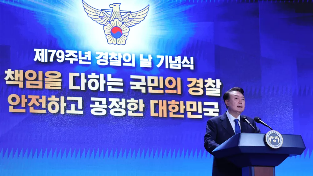 21 October 2024, South Korea, Seoul: South Korea President Yoon Suk Yeol delivers a speech marking Police Day at the National Police Agency. Photo: -/YNA/dpa